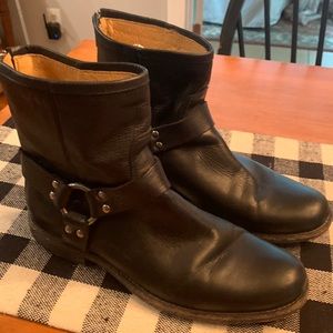 Frye Phillip harness booties size 9.5 great condition